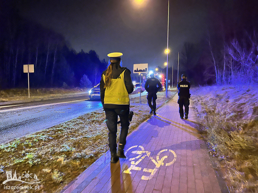 Wypadek w Szczecinku. Koparka spadła z lawety na rondzie Leśnym