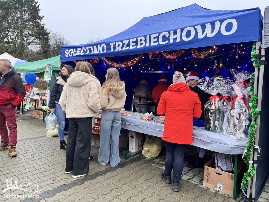 Kiermasz w Sporem przyciągnął tłumy! Świąteczna atmosfera, potrawy i atrakcje dla dzieci.