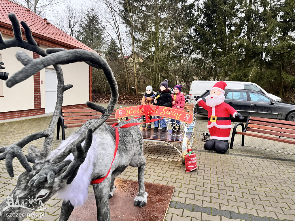 Kiermasz w Sporem przyciągnął tłumy! Świąteczna atmosfera, potrawy i atrakcje dla dzieci.