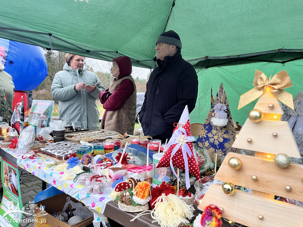 Kiermasz w Sporem przyciągnął tłumy! Świąteczna atmosfera, potrawy i atrakcje dla dzieci.