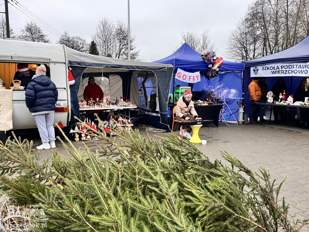 Kiermasz w Sporem przyciągnął tłumy! Świąteczna atmosfera, potrawy i atrakcje dla dzieci.