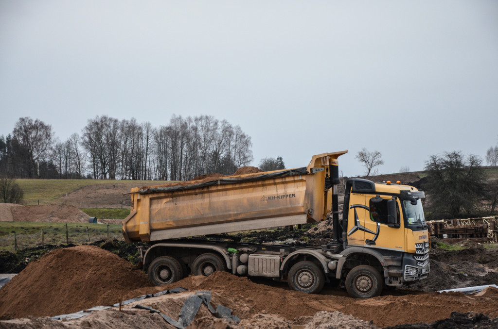 Budowa S11 Bobolice-Szczecinek idzie pełną parą. Drogowcy opublikowali najnowsze zdjęcia prac.