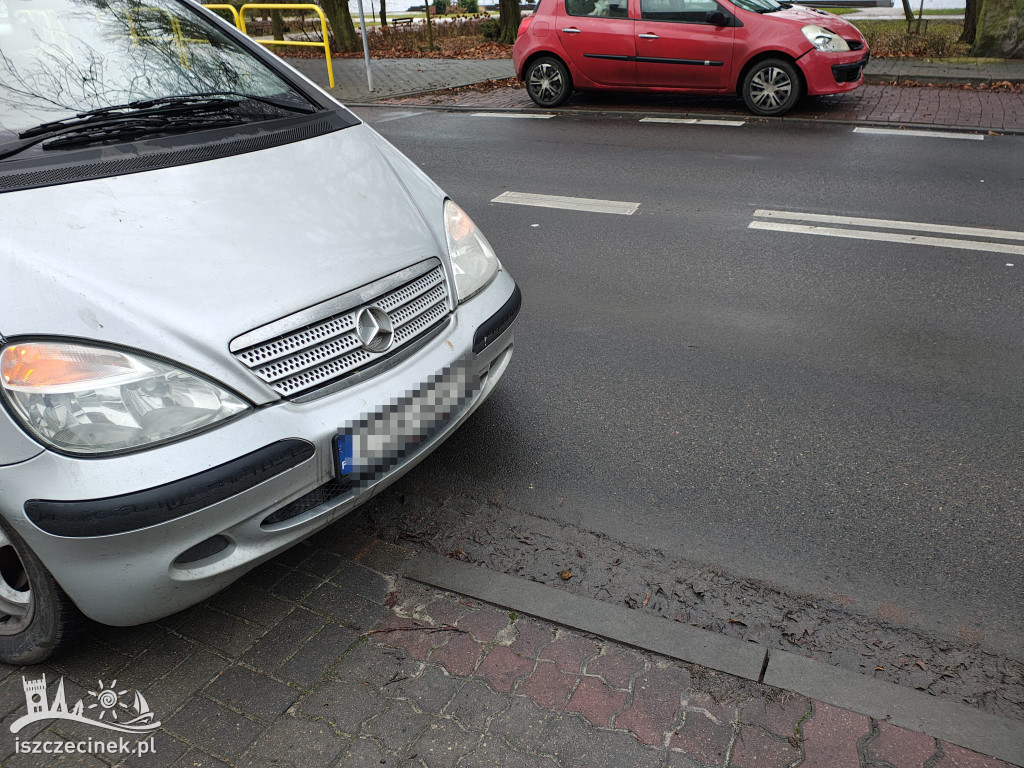 Stłuczka na rondzie w Szczecinku: Mercedes wymusił pierwszeństwo