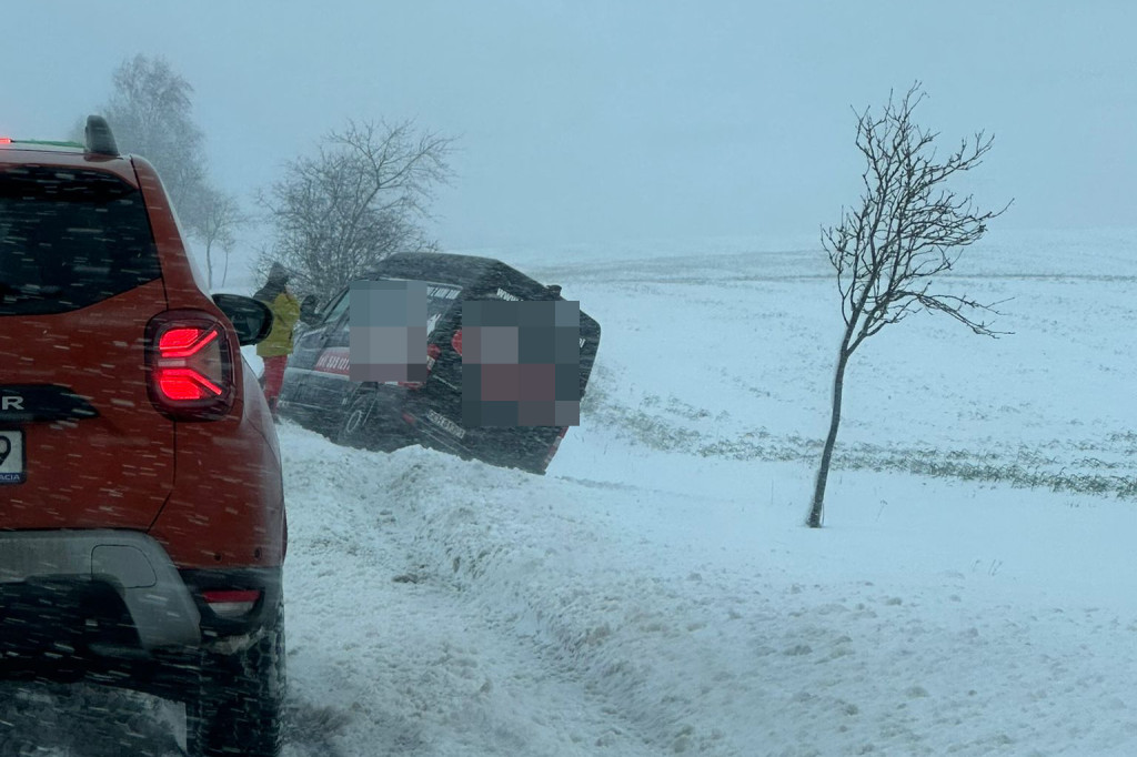 Atak zimy w regionie. Utrudnienia na drogach, brak prądu ZDJĘCIA, WIDEO