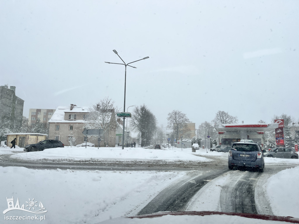 Atak zimy w regionie. Utrudnienia na drogach, brak prądu ZDJĘCIA, WIDEO