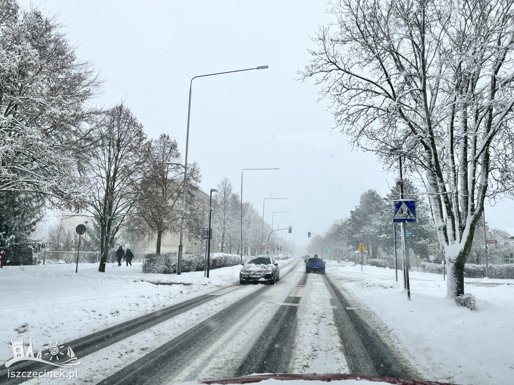 Atak zimy w regionie. Utrudnienia na drogach, brak prądu ZDJĘCIA, WIDEO