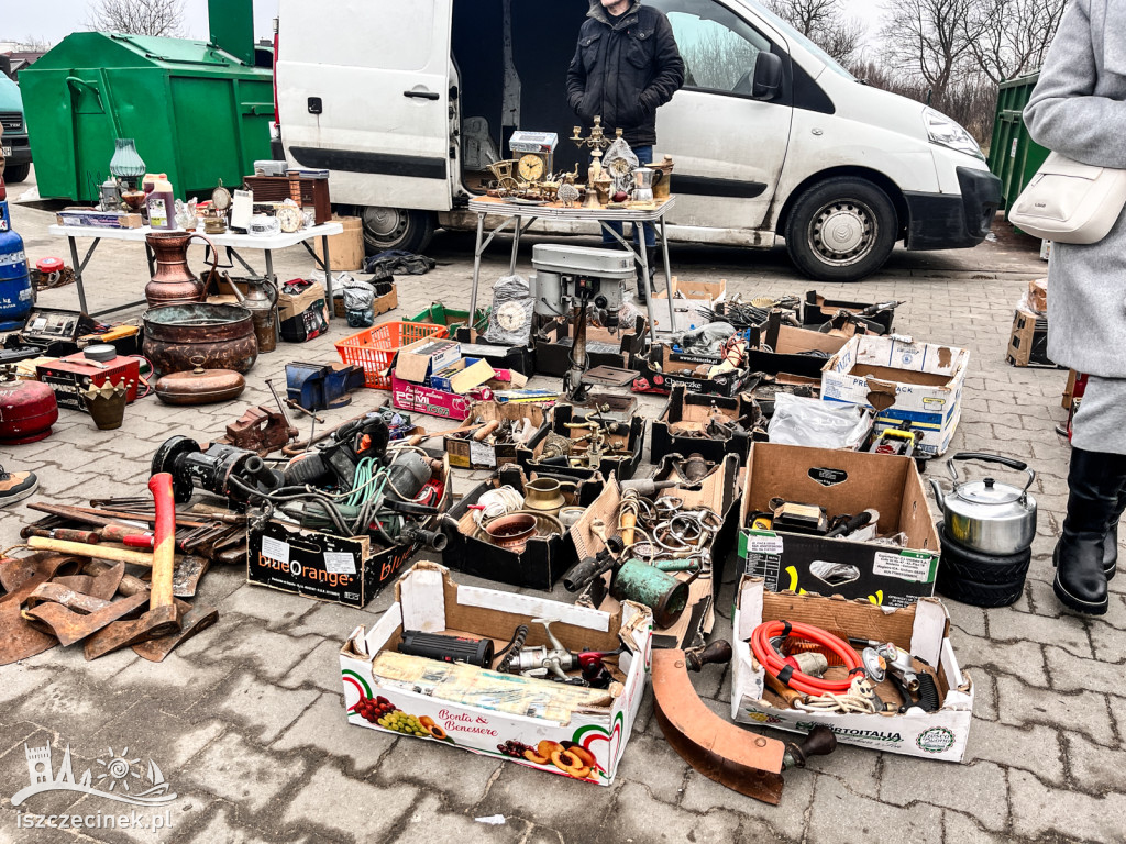 Lutowy pchli targ w Szczecinku przyciągnął tłumy