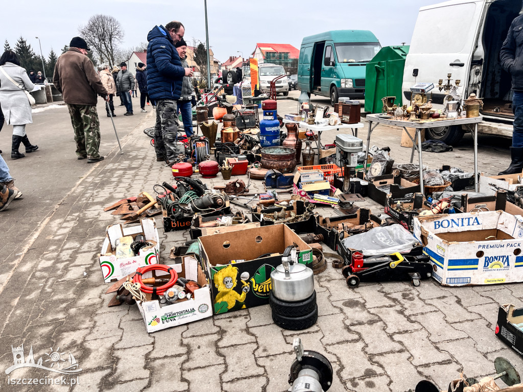 Lutowy pchli targ w Szczecinku przyciągnął tłumy