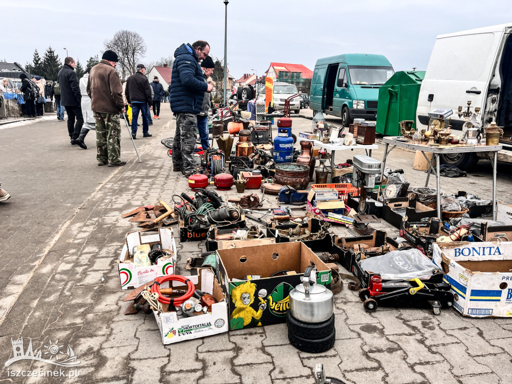 Lutowy pchli targ w Szczecinku przyciągnął tłumy