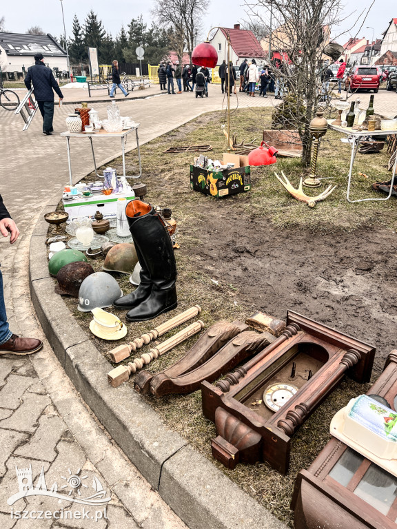 Lutowy pchli targ w Szczecinku przyciągnął tłumy