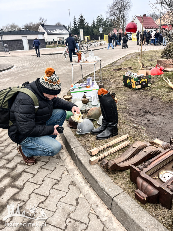 Lutowy pchli targ w Szczecinku przyciągnął tłumy