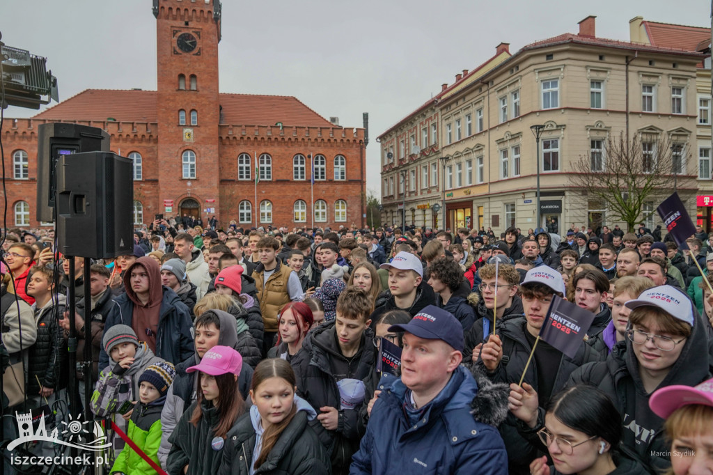 Sławomir Mentzen w Szczecinku – spotkanie na Placu Wolności przyciągnęło tłumy