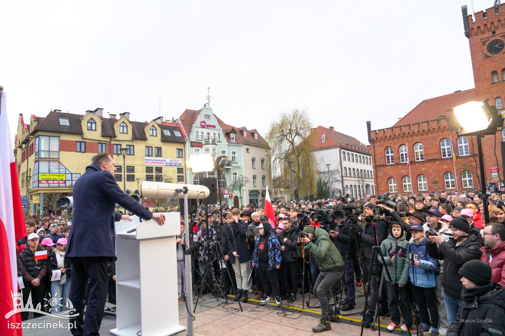 Sławomir Mentzen w Szczecinku – spotkanie na Placu Wolności przyciągnęło tłumy