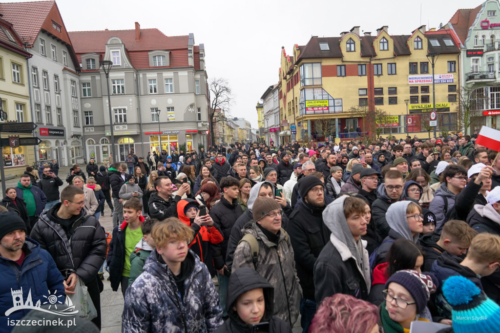 Sławomir Mentzen w Szczecinku – spotkanie na Placu Wolności przyciągnęło tłumy