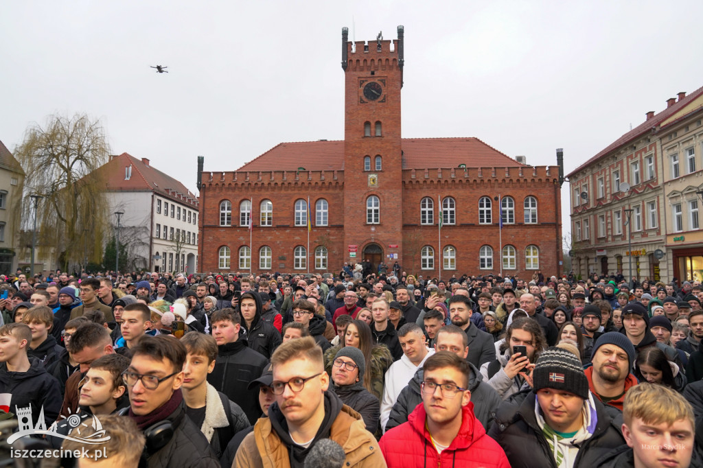 Sławomir Mentzen w Szczecinku – spotkanie na Placu Wolności przyciągnęło tłumy