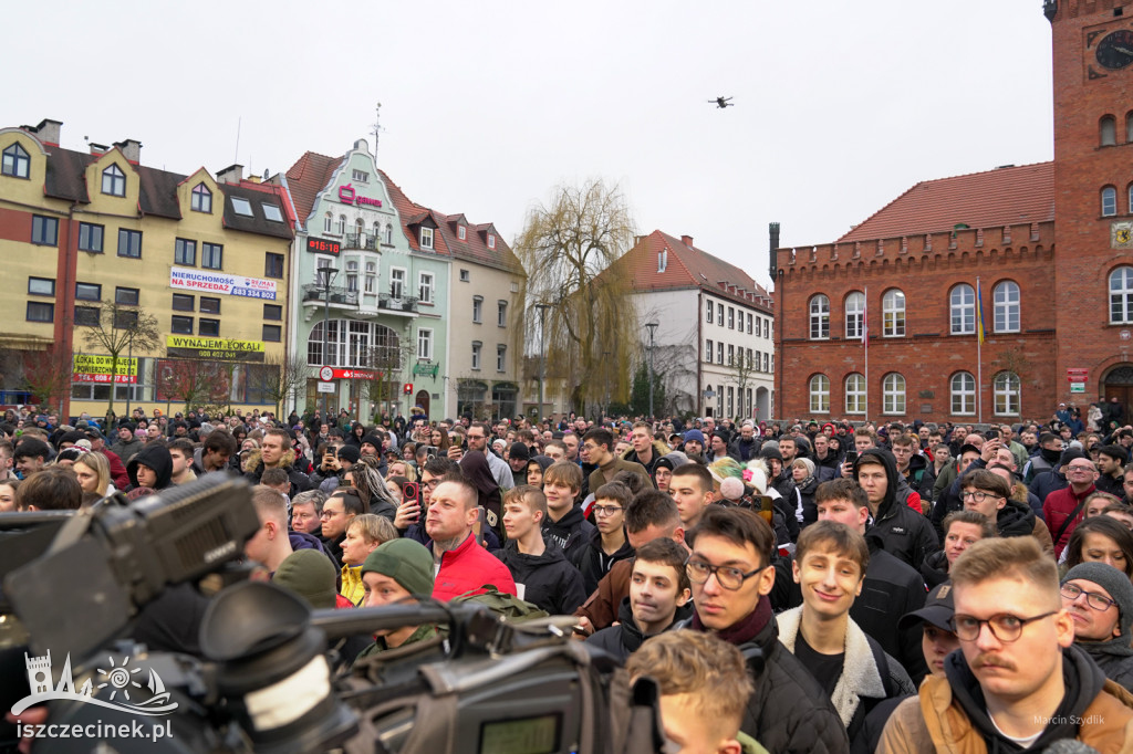 Sławomir Mentzen w Szczecinku – spotkanie na Placu Wolności przyciągnęło tłumy