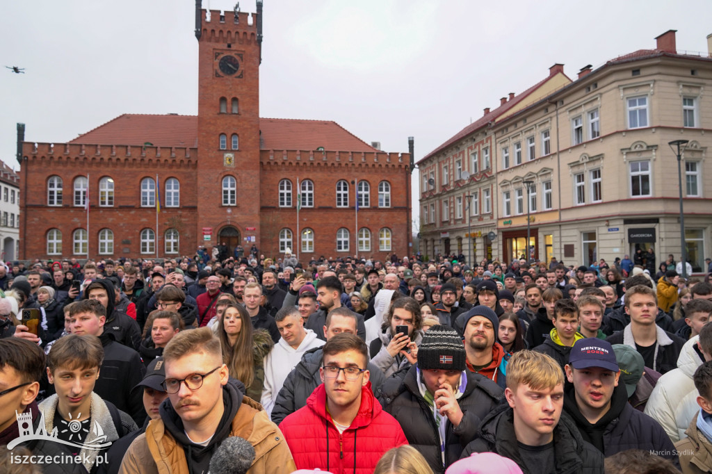 Sławomir Mentzen w Szczecinku – spotkanie na Placu Wolności przyciągnęło tłumy