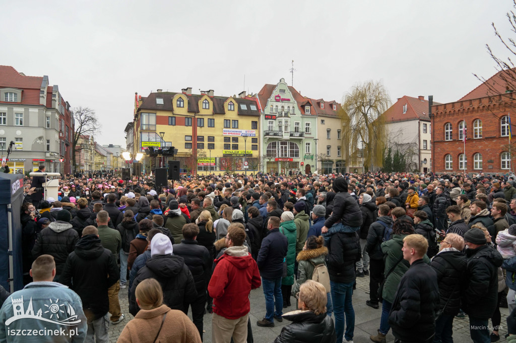 Sławomir Mentzen w Szczecinku – spotkanie na Placu Wolności przyciągnęło tłumy