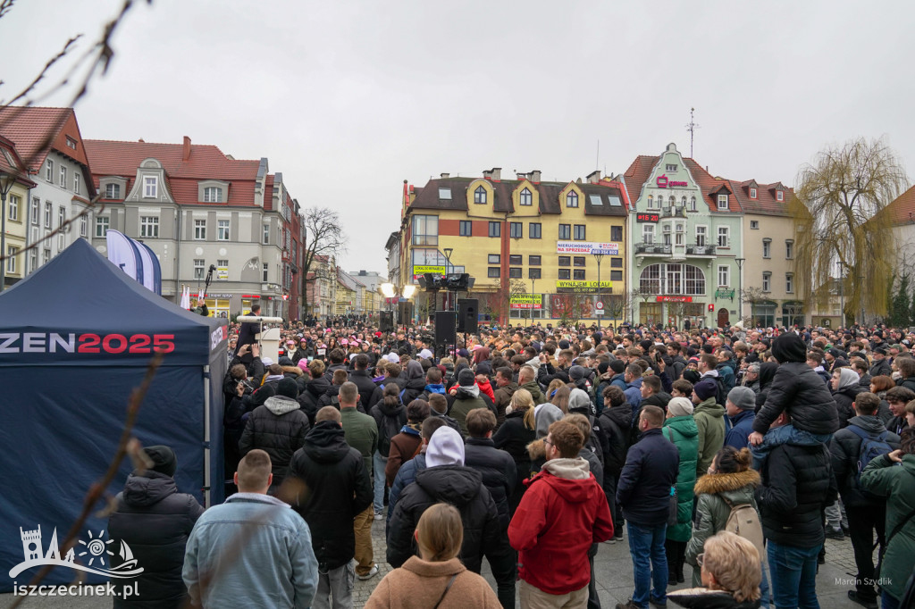 Sławomir Mentzen w Szczecinku – spotkanie na Placu Wolności przyciągnęło tłumy