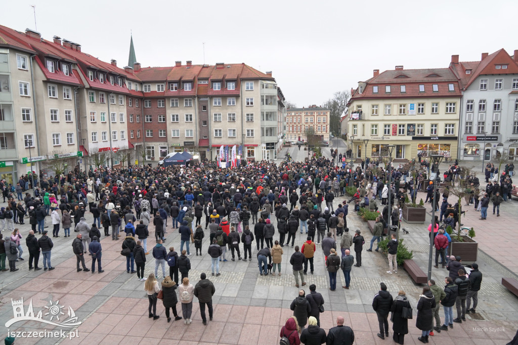 Sławomir Mentzen w Szczecinku – spotkanie na Placu Wolności przyciągnęło tłumy