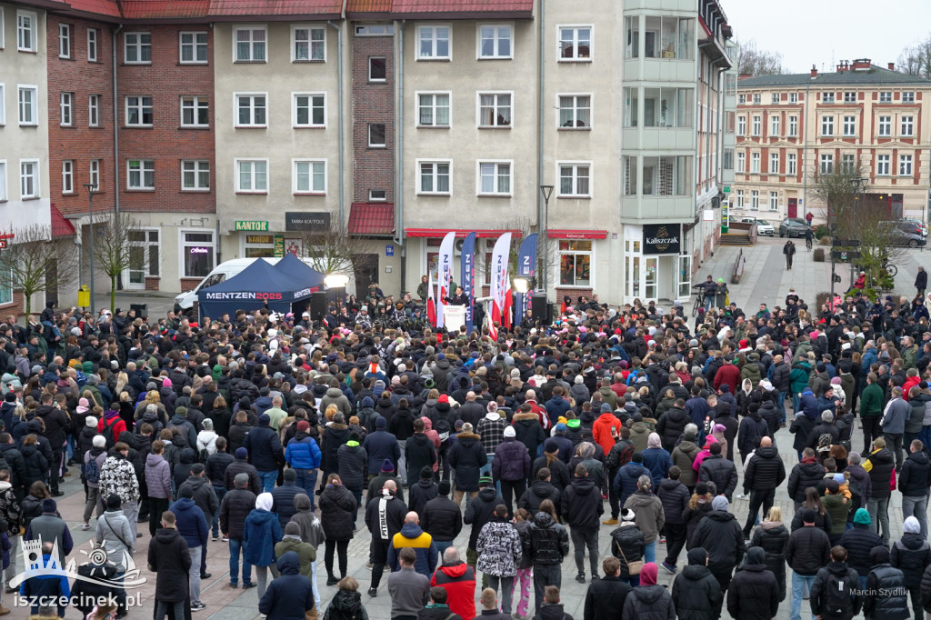 Sławomir Mentzen w Szczecinku – spotkanie na Placu Wolności przyciągnęło tłumy