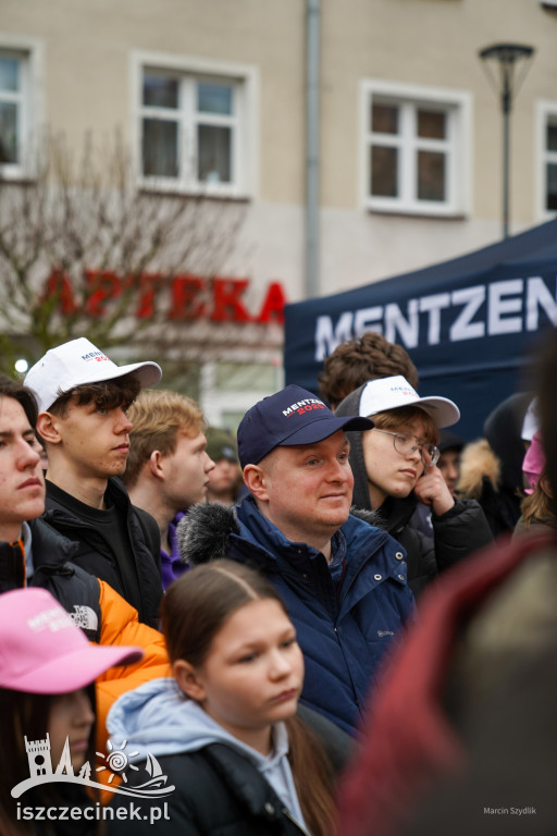 Sławomir Mentzen w Szczecinku – spotkanie na Placu Wolności przyciągnęło tłumy