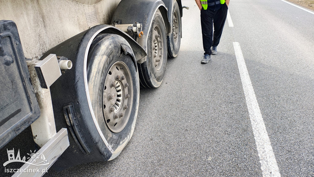 Wymuszenie pierwszeństwa na DW172. Zderzenie busa i ciężarówki