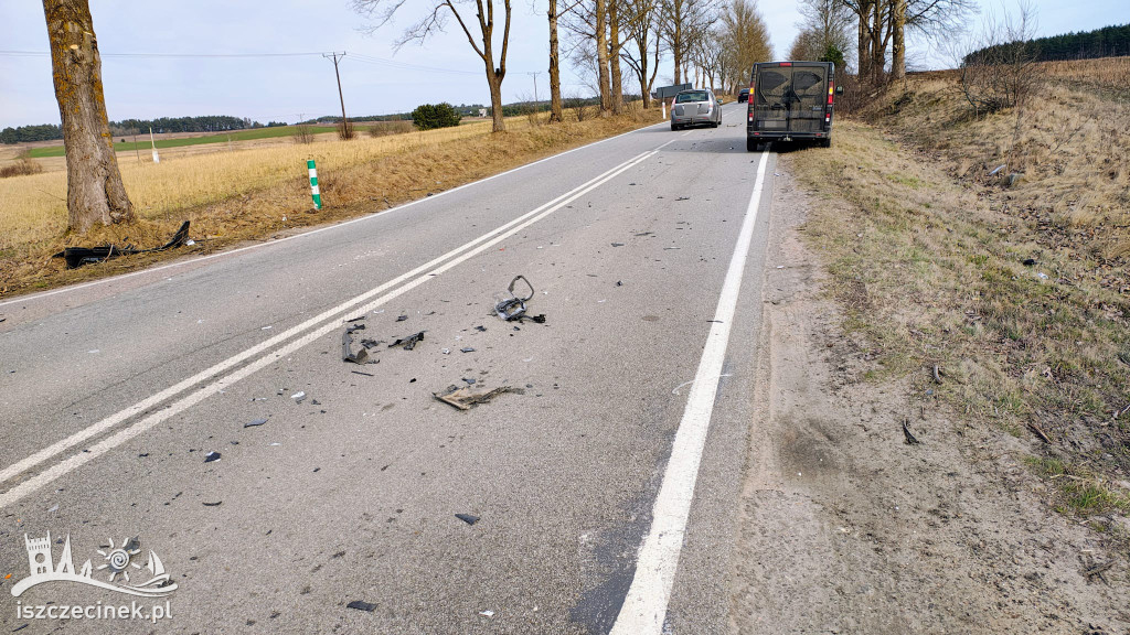 Wymuszenie pierwszeństwa na DW172. Zderzenie busa i ciężarówki