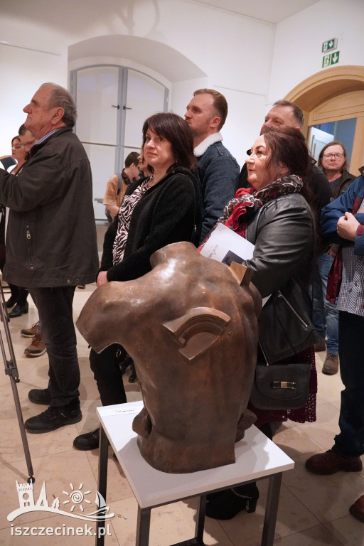 Galeria Zamek zaprasza na wystawę rzeźb Romualda Wiśniewskiego.