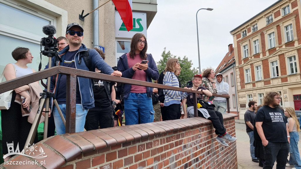 „Czas na emeryturę!” – Zandberg ostro o Tusku i Kaczyńskim