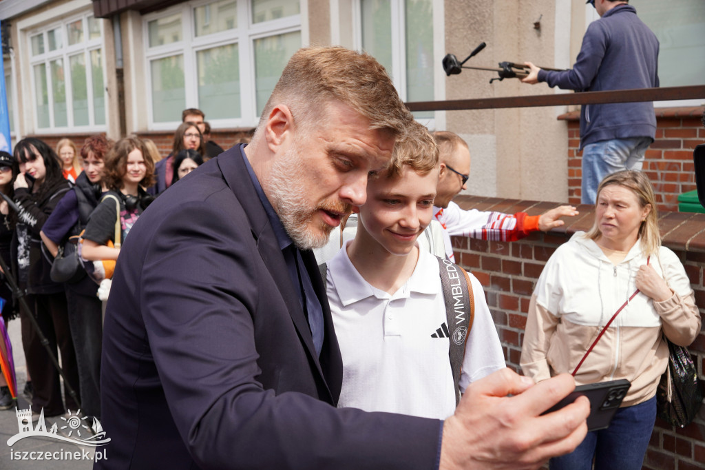 „Czas na emeryturę!” – Zandberg ostro o Tusku i Kaczyńskim