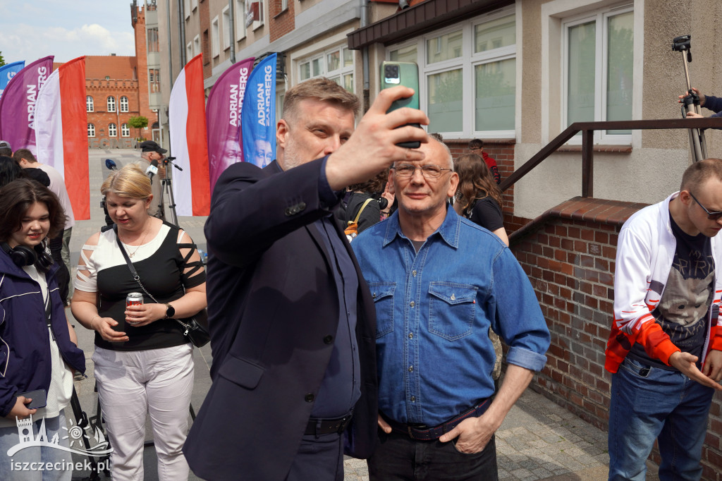 „Czas na emeryturę!” – Zandberg ostro o Tusku i Kaczyńskim
