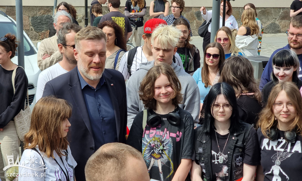 „Czas na emeryturę!” – Zandberg ostro o Tusku i Kaczyńskim