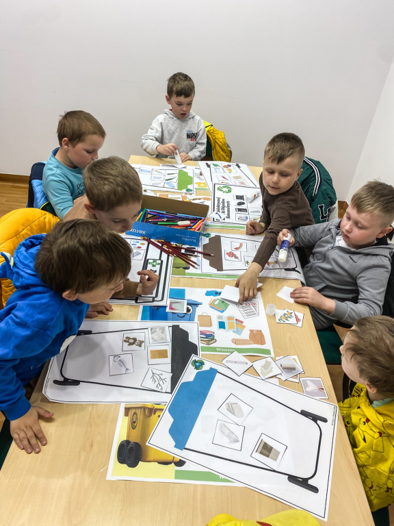 Zamiatarki, śmieciarki i strażnicy planety! Dzieciaki podbiły spółkę komunalną