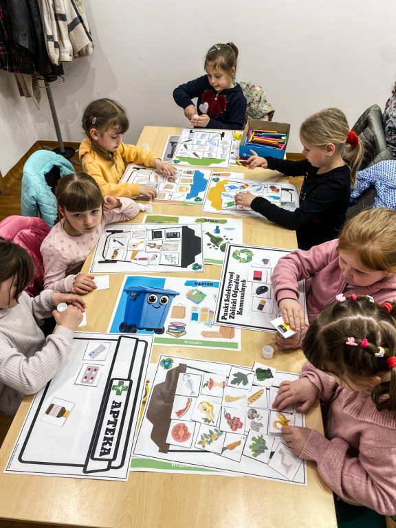Zamiatarki, śmieciarki i strażnicy planety! Dzieciaki podbiły spółkę komunalną