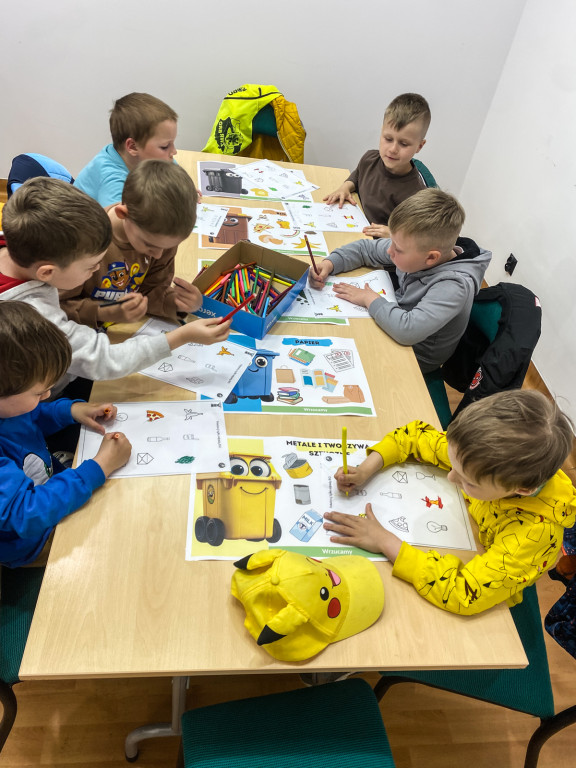 Zamiatarki, śmieciarki i strażnicy planety! Dzieciaki podbiły spółkę komunalną
