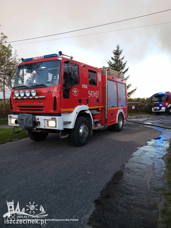 Ogień o świcie! Duży pożar domu