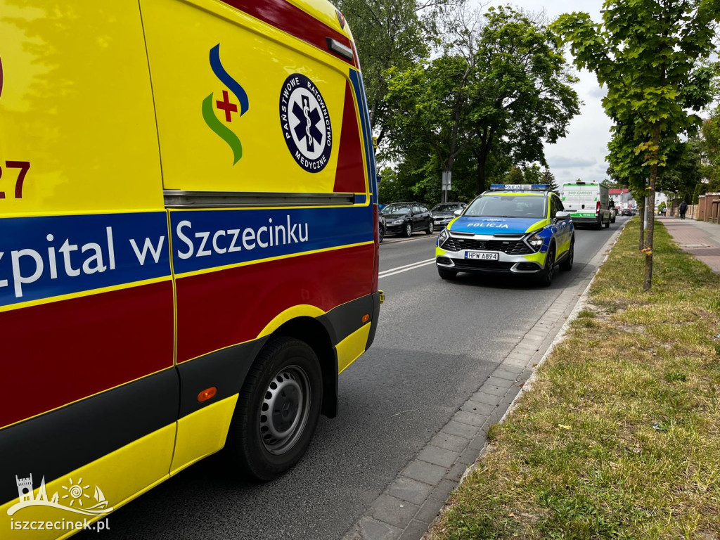 Środek dnia, centrum miasta – piesza potrącona na przejściu