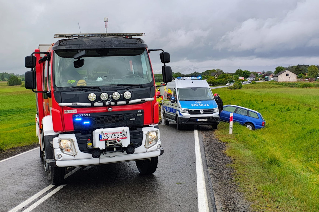 Kolizja na DK20. Audi wpadło w poślizg