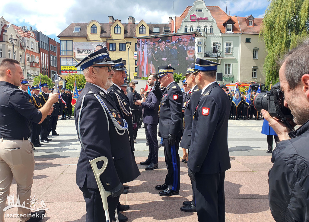 Strażacka gala na placu Wolności