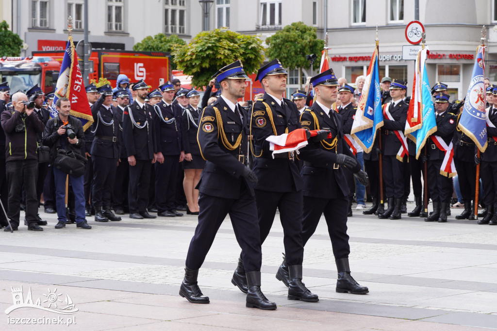 Strażacka gala na placu Wolności