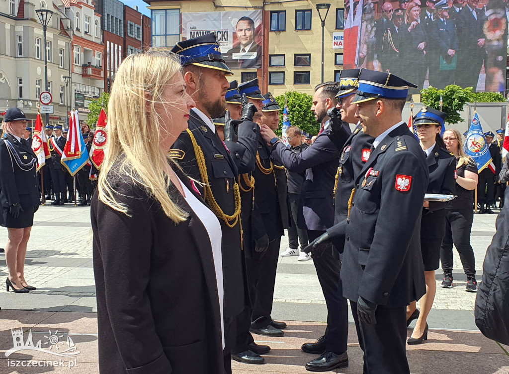 Strażacka gala na placu Wolności