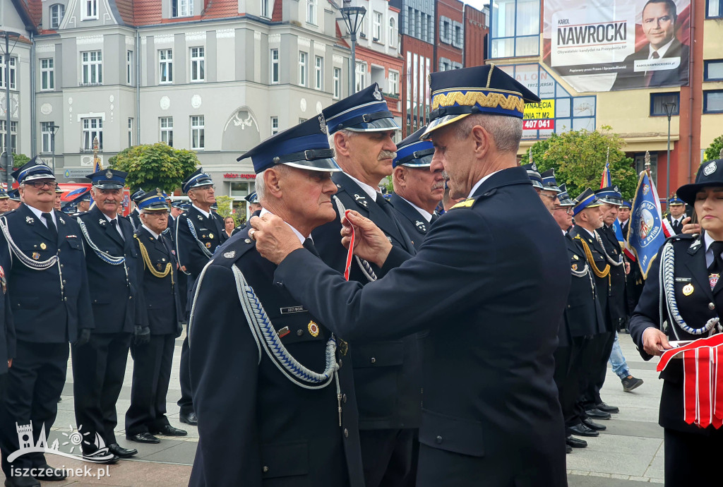 Strażacka gala na placu Wolności