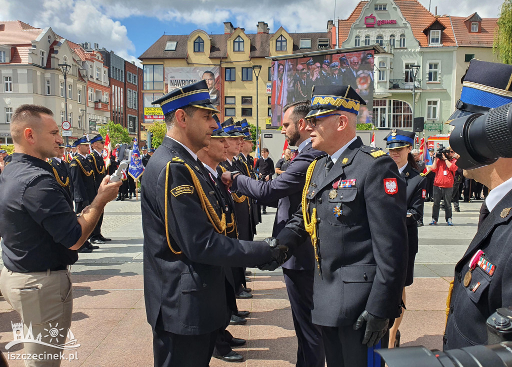 Strażacka gala na placu Wolności