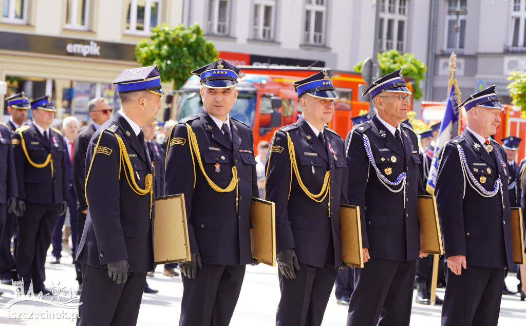 Strażacka gala na placu Wolności
