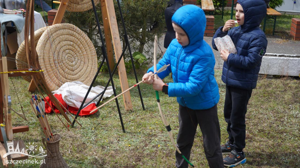 Dzieci w roli rycerzy i dam dworu – zobacz zdjęcia