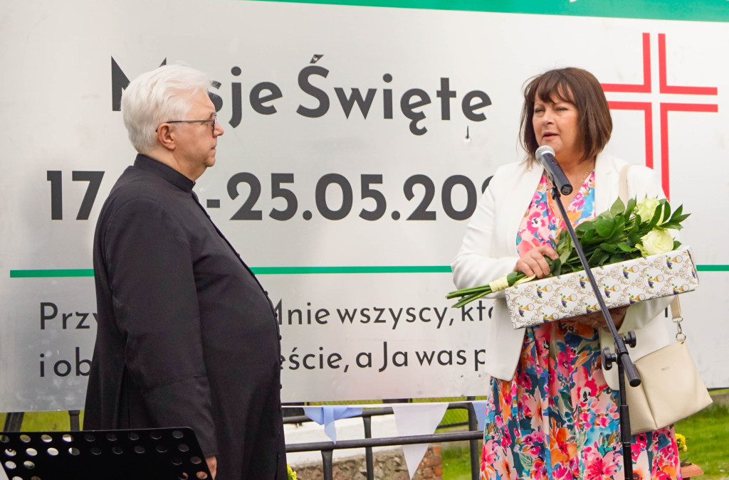 Pół wieku wspólnej wiary. Jubileusz parafii w Jeleninie z sercem i modlitwą