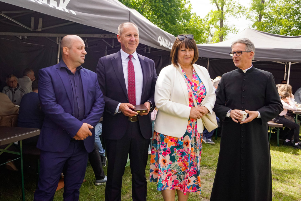 Pół wieku wspólnej wiary. Jubileusz parafii w Jeleninie z sercem i modlitwą