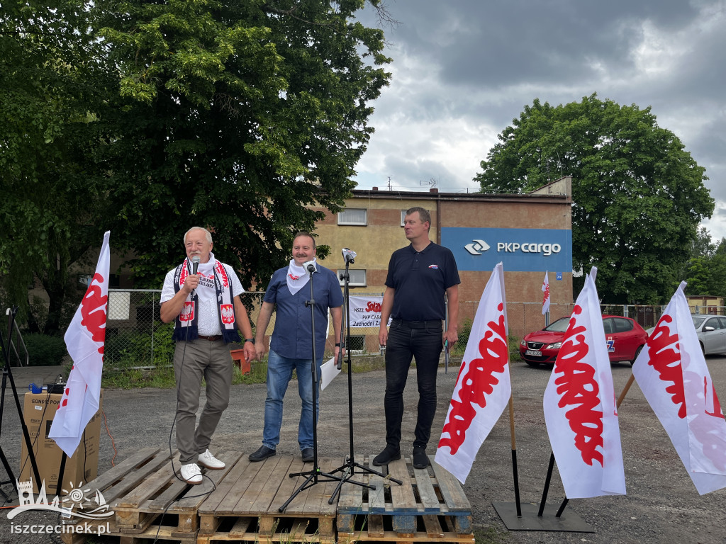 Szczecinek mówi NIE likwidacji kolei – protest w zdjęciach