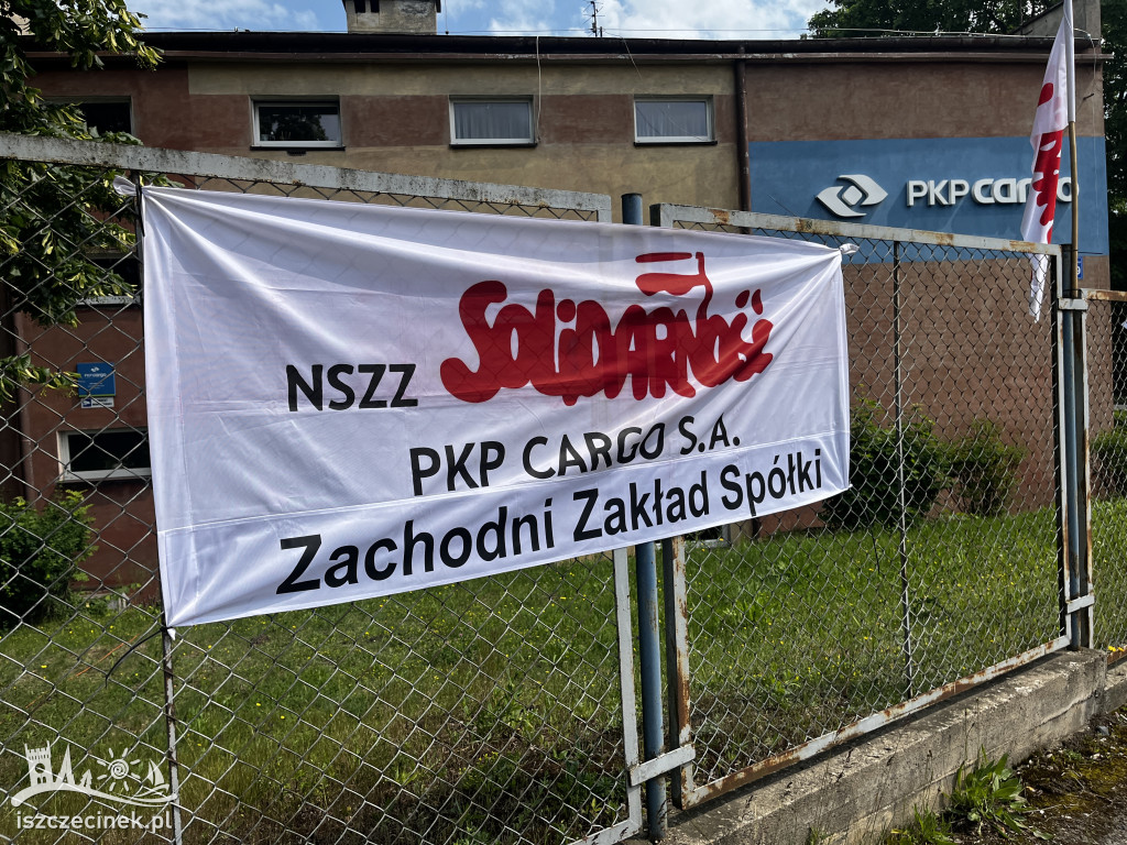 Szczecinek mówi NIE likwidacji kolei – protest w zdjęciach
